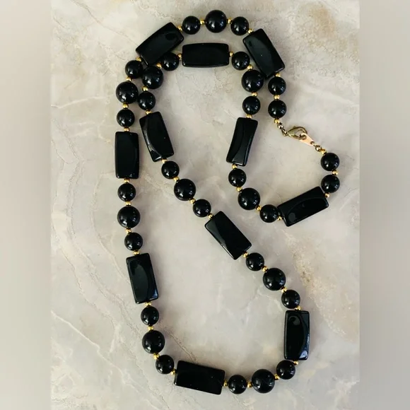 Black and Gold Beaded Retro Necklace - Picture 1 of 4